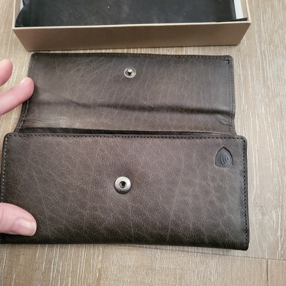 Spikes & Sparrow Leather Woman's Wallet NWT - Picture 5 of 9